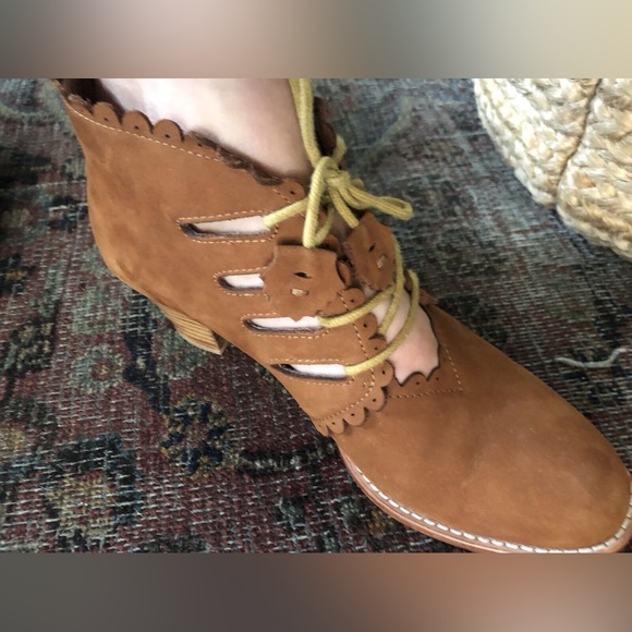 F-Troupe Cutout Tan Leather Bootie W/Scallops Lace Up Sz 40 Anthropologie - Picture 2 of 9